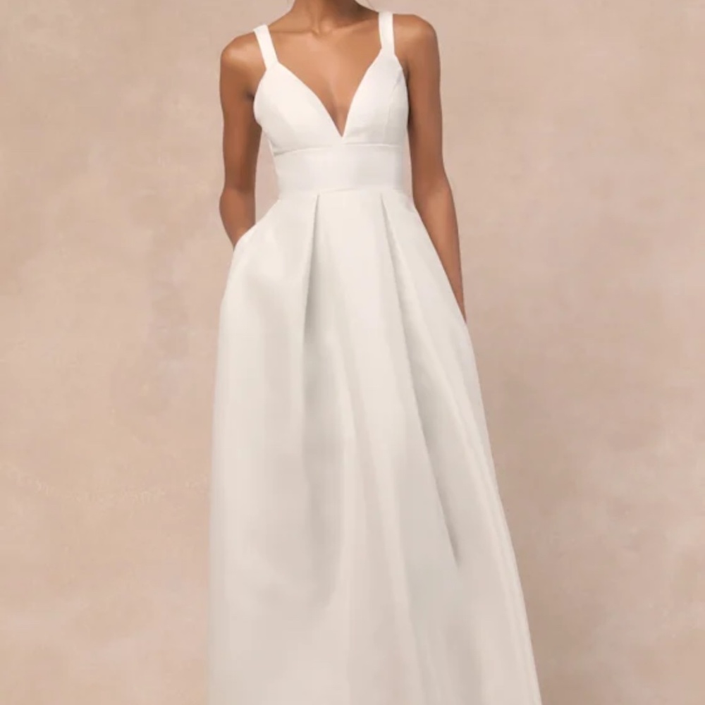 Ivory sleeveless maxi dress with pockets